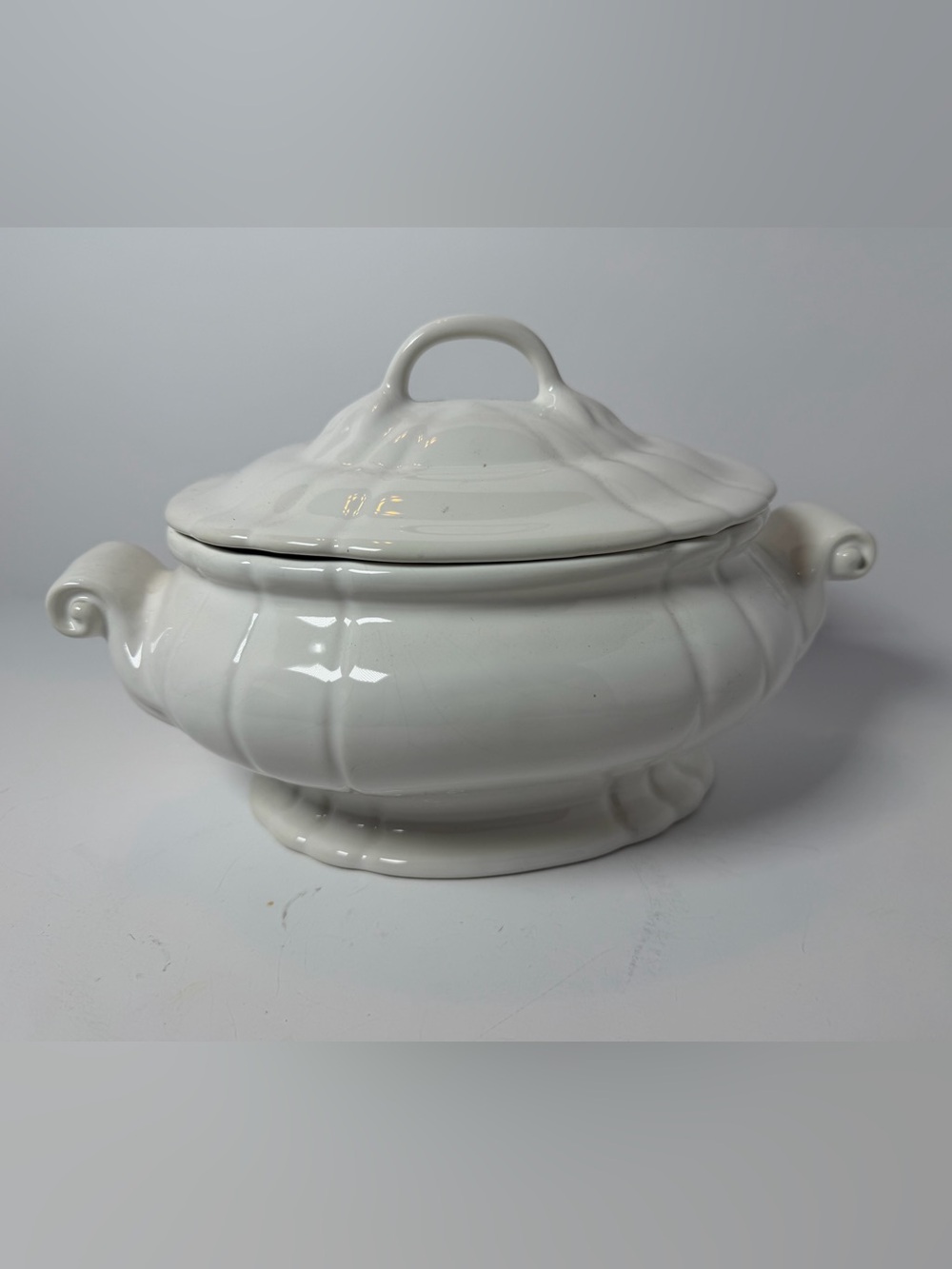 Louçarte Oval Ceramic Soup Tureen w/ Lid & Handles, White Ribbed Glazed Vintage